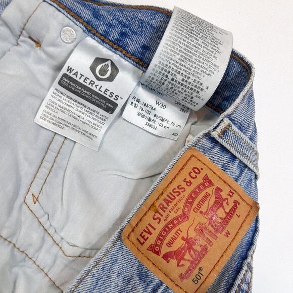 LEVIS 501 Button Fly Coastal Cowgirl Summer Grunge Festival Shorts Raw Hem 29" - Picture 7 of 7